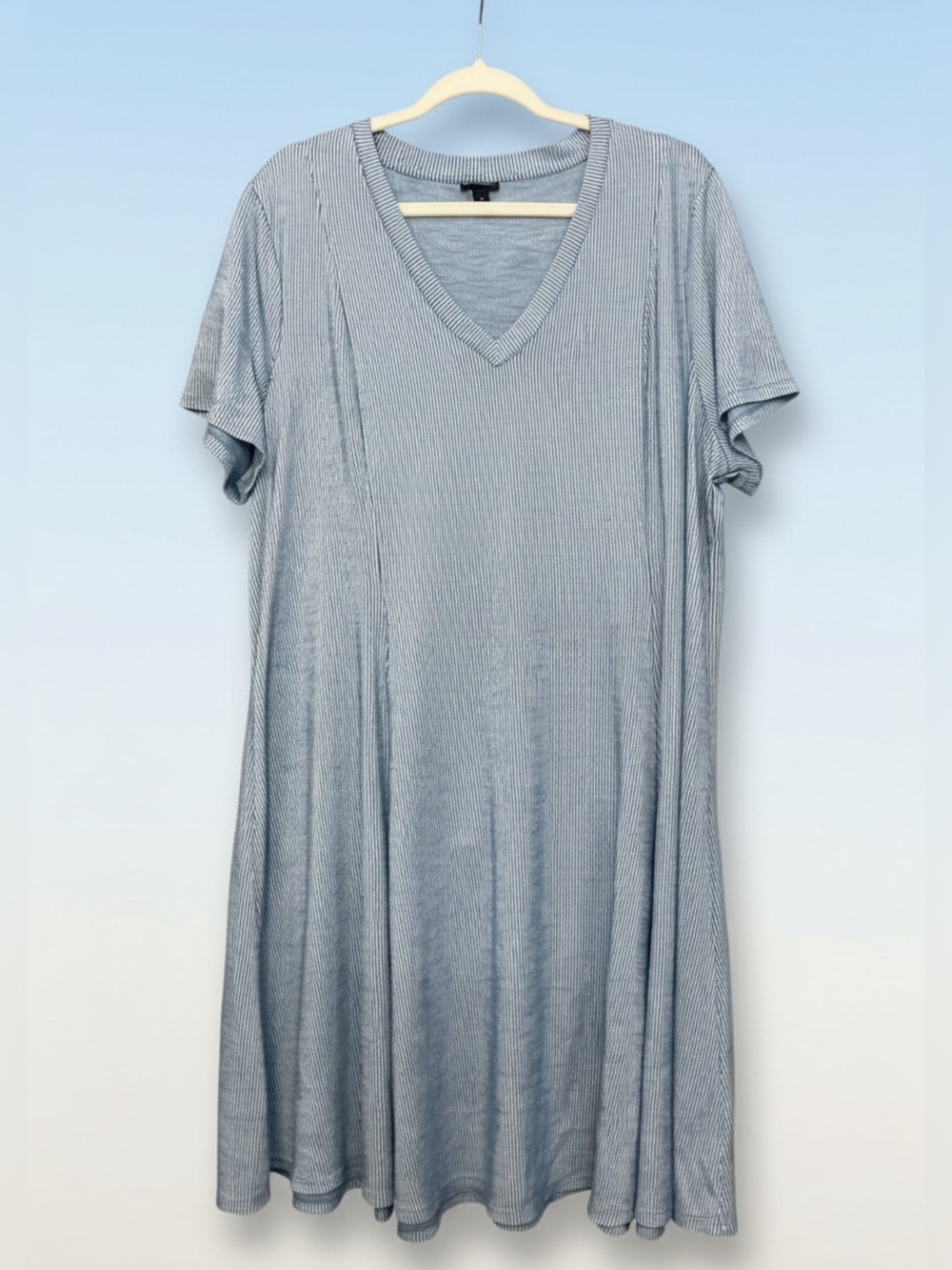 Soft torrid V-Neck Swing Dress • Like New • 27" p2p, 40" length